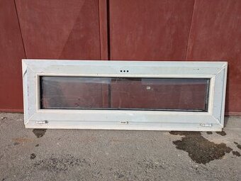 Nepoužité plastové okno 1380x450 mm