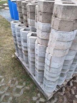 Zatravnovaci dlažba