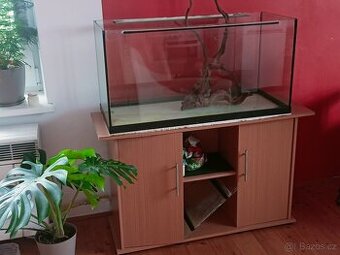 Akvárium a skříňka vše za 2500