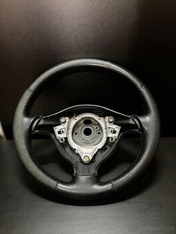 Sportovní volant – zesílený grip, perforovaná kůže, OEM look - 1