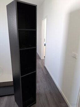 Prodám černou skřÍň - 1