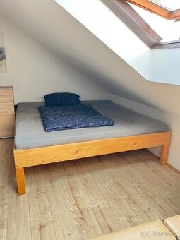 Postel z masivu 2x2 m