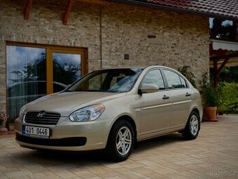 Hyundai Accent 67 000 km tažné zařízení.