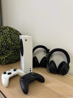 Xbox Series S 512GB, 2x ovladač + sluchátka