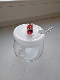 Skleněná dóza na med