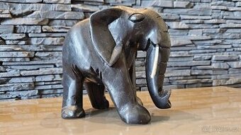Prodám afrického dřevěného slona