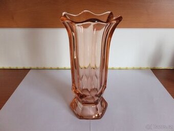 Art Deco rosalinová váza, C. Stölzle z období 1930-1940.