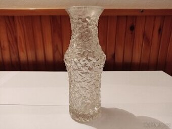 Skleněná váza s plastickým dekorem - 1