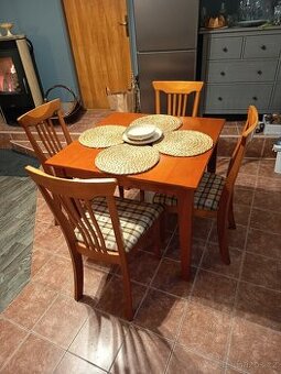 Jídelní stůl a židle