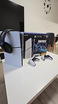 PS5 Slim Digital 1TB + 2 ovladače+ 3 roky prodloužená záruka