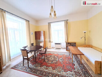 Prostorný byt 85 m2, cihlový historický dům, Praha 5 - Smích