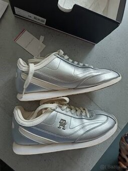 Dámské tenisky Tommy Hilfiger - vel. 38