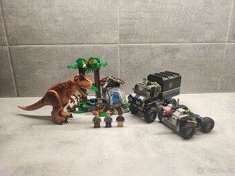 Lego Jurassic World 75929 - Útok Carnataura + přebytky