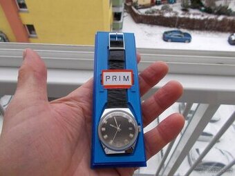 krasne darkove trezorovky hodinky prim rok 1978 komplet