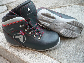 Dětské boty na běžky Alfa upínání NNN Rottefella velikost 32