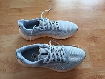 Nabízím dámskou běžeckou obuv