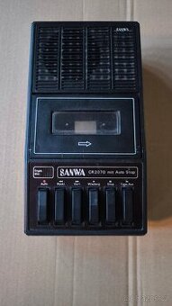 Starý kazetový přehrávač Sanwa CR2070