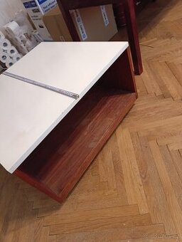 Stolek do obývacího pokoje