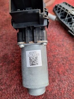 El. stah. okna přední Fabia II 2, motorek stahová