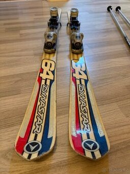 Sjezdové lyže Dynastar 140 - 50kg + hůlky