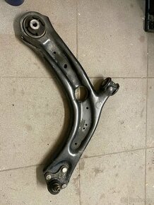 Škoda Superb III,3 pravé přední rameno 3Q0407154D