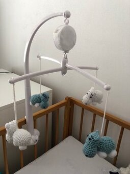 Dětský hrací kolotoč nad postýlku