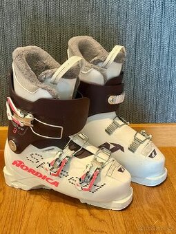 Lyžařské boty Nordica, velikost 37