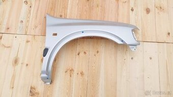 Nissan Patrol Španěl – Blatník levý přední červený