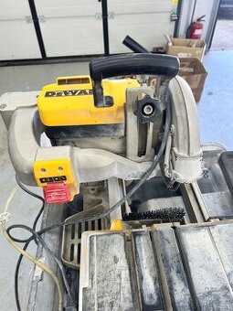 Řezačka na obklady a dlažbu dewalt