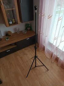 Nastavitelny  stativ na led kruhovy lampu