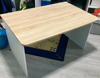 Dětský psací stůl