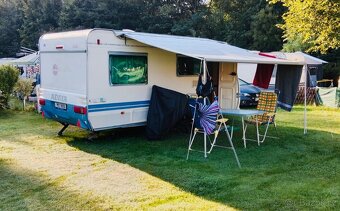 Obytný karavan Adria 462 DP exclusiv s pojezdem