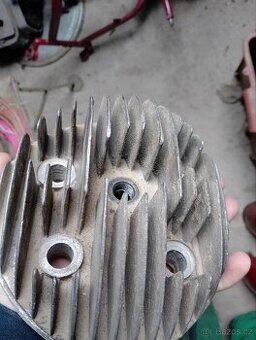 Jawa 250 pérák hlava