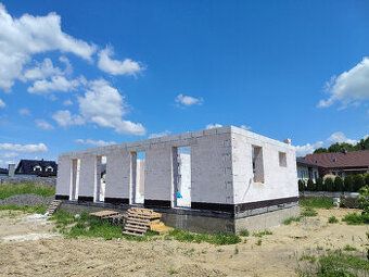 Prodej hrubé stavby rodinného domu 3KK, pozemek 1100 m²