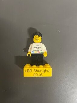 Lego figurka kluk Paris Shanghai