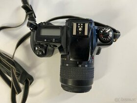 Canon EOS 3000 s objektivem a brašnou