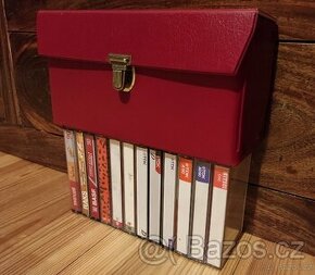 12x sbírková magnetofonová (MC) kazeta v červeném kufříku