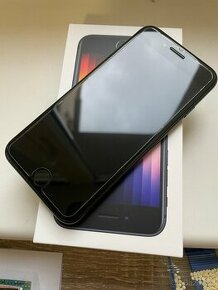 iPhone SE 2022 - 64 GB (3. generace) + obal a ochranné sklo