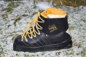Staré celokožené lyžařské retro boty Botas Diplom - 60léta