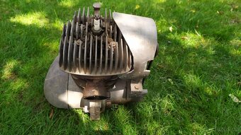 Motor ČZ skútr prase 175  450 - 03