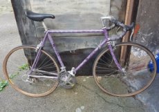 Silniční kolo s vybavením Shimano 105