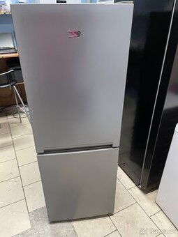 Nepoužitá lednička Beko RCSA240K40SN