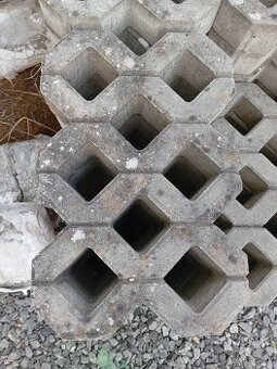 Zatravňovací dlažba beton