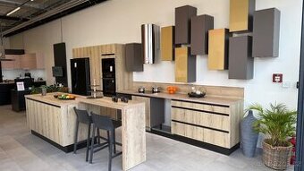 Nová kuchyňská linka Oresi rovná s ostrůvkem, z expozice.