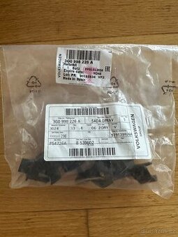 Sada na opravy  světlometu, pravá VW Passat B8 VAG 3G0998226