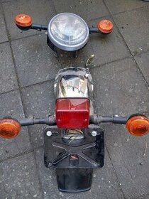 Přední a zadní světa na motorku..