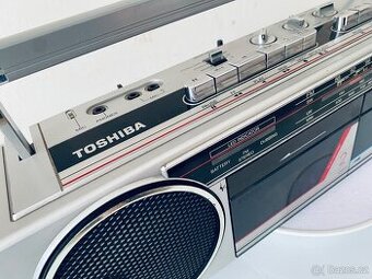 Radiomagnetofon Toshiba RT-8035, rok 1986