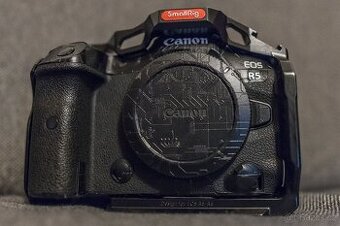 Canon EOS R5 + Smallrig klec + 128Gb CFexpres karta
