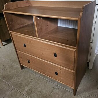 Komoda Ikea Leksvik mořidlo antik 2 šuplíky