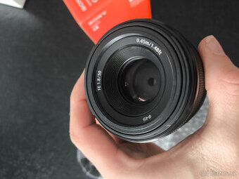 Sony FE 50 mm f/1,8 NOVY, NEPOUZITY, ZARUKA 2r